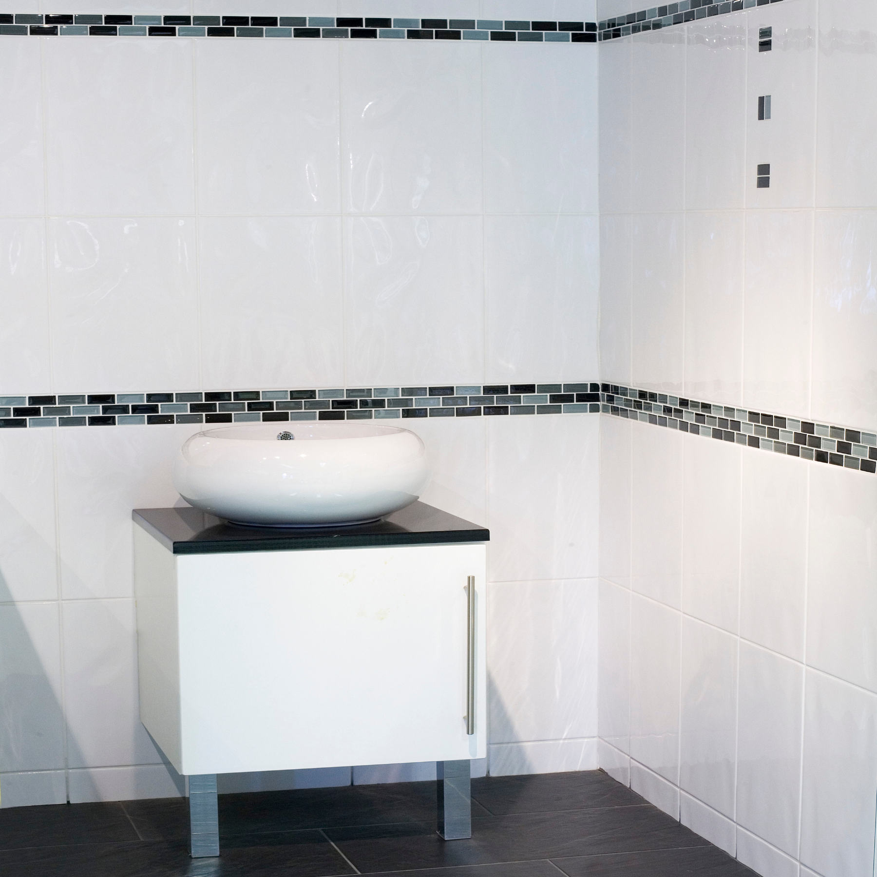 Keystone Flat White Ceramic Matt Wall Tile 25x40cm