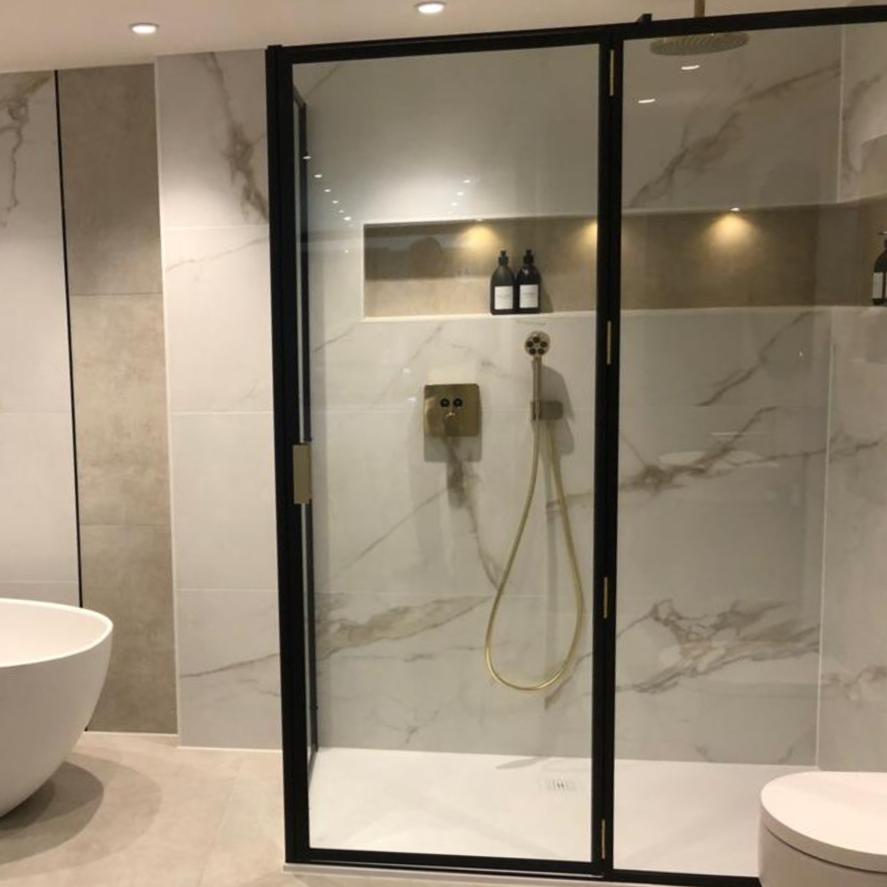 Dragoni Gold Vein White Marble Effect Porcelain 60x120cm