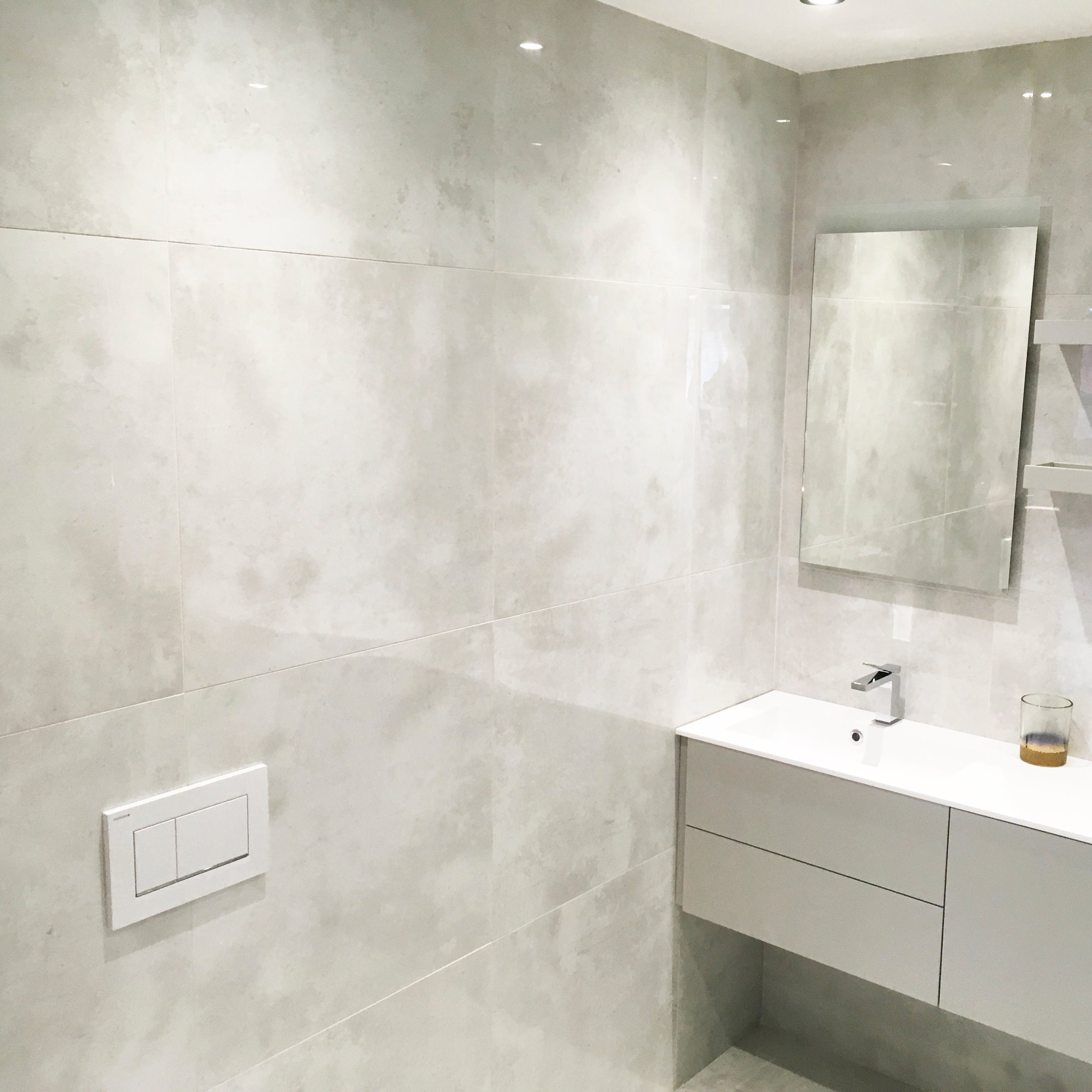 Lux Bianco Porcelain Polished Rectified Tile 60x60cm