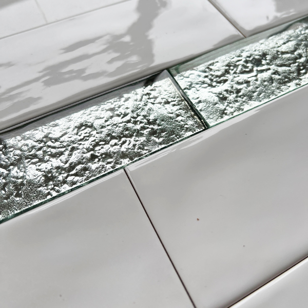 Reflect Silver Glass Gloss 4.8x25cm Border