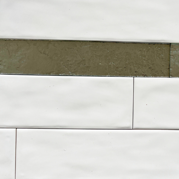 Reflect Silver Glass Gloss 4.8x25cm Border