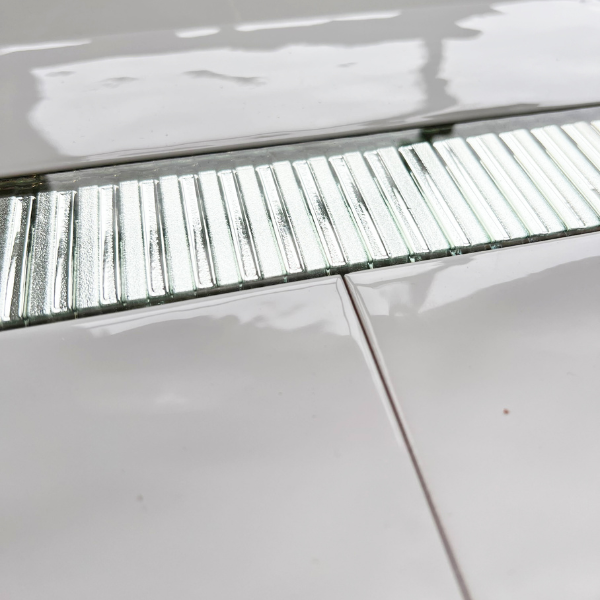 Ribbed Silver Glass Gloss 4.8x20cm Border