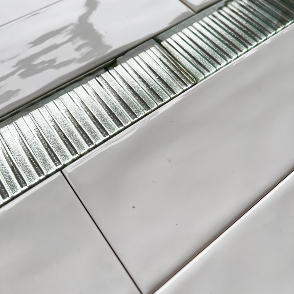 Ribbed Silver Glass Gloss 4.8x20cm Border