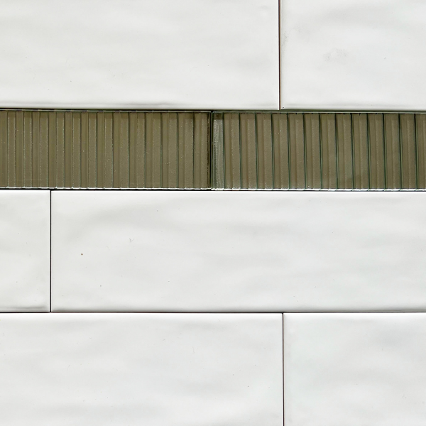 Ribbed Silver Glass Gloss 4.8x20cm Border