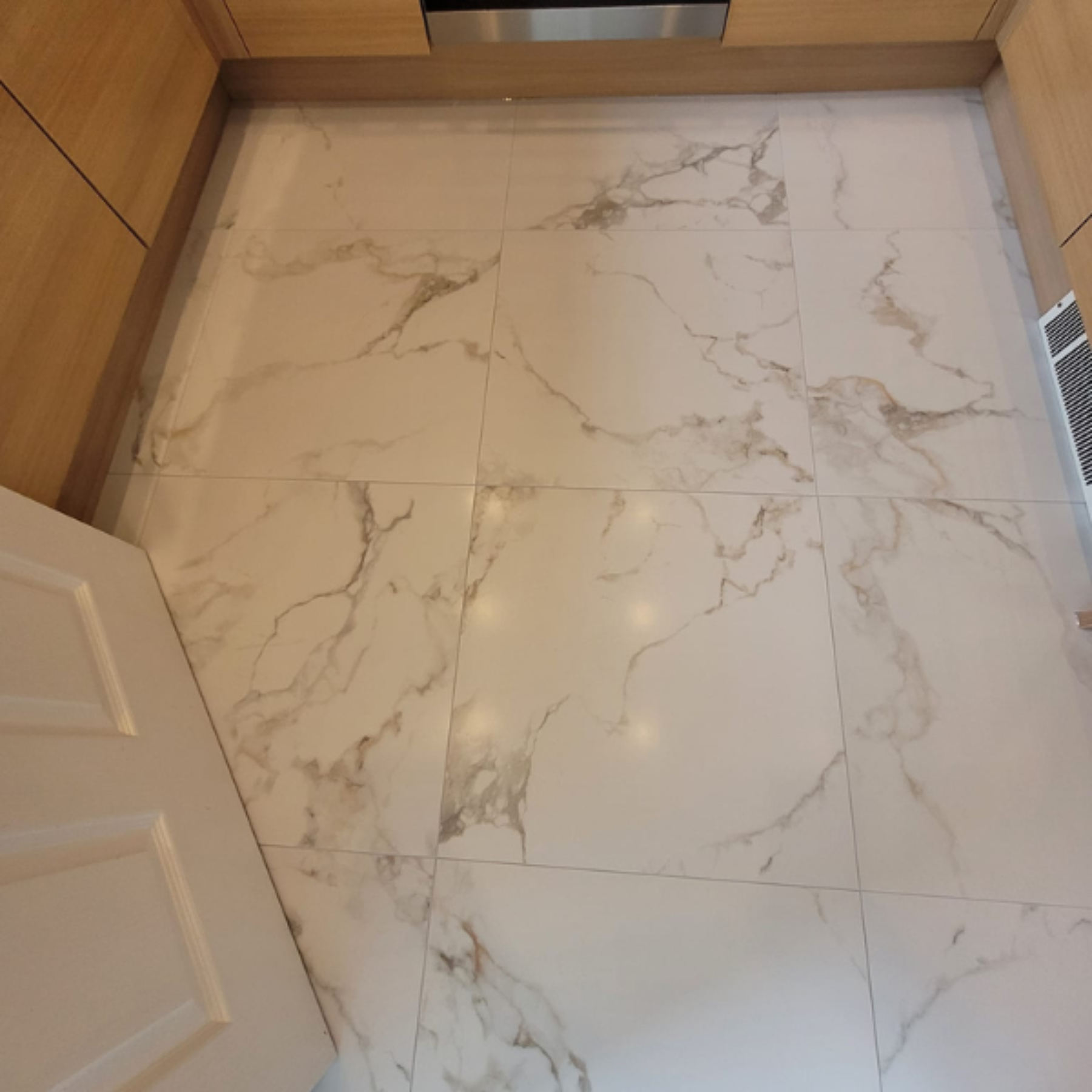 Varta White Porcelain Satin 59.5x59.5cm