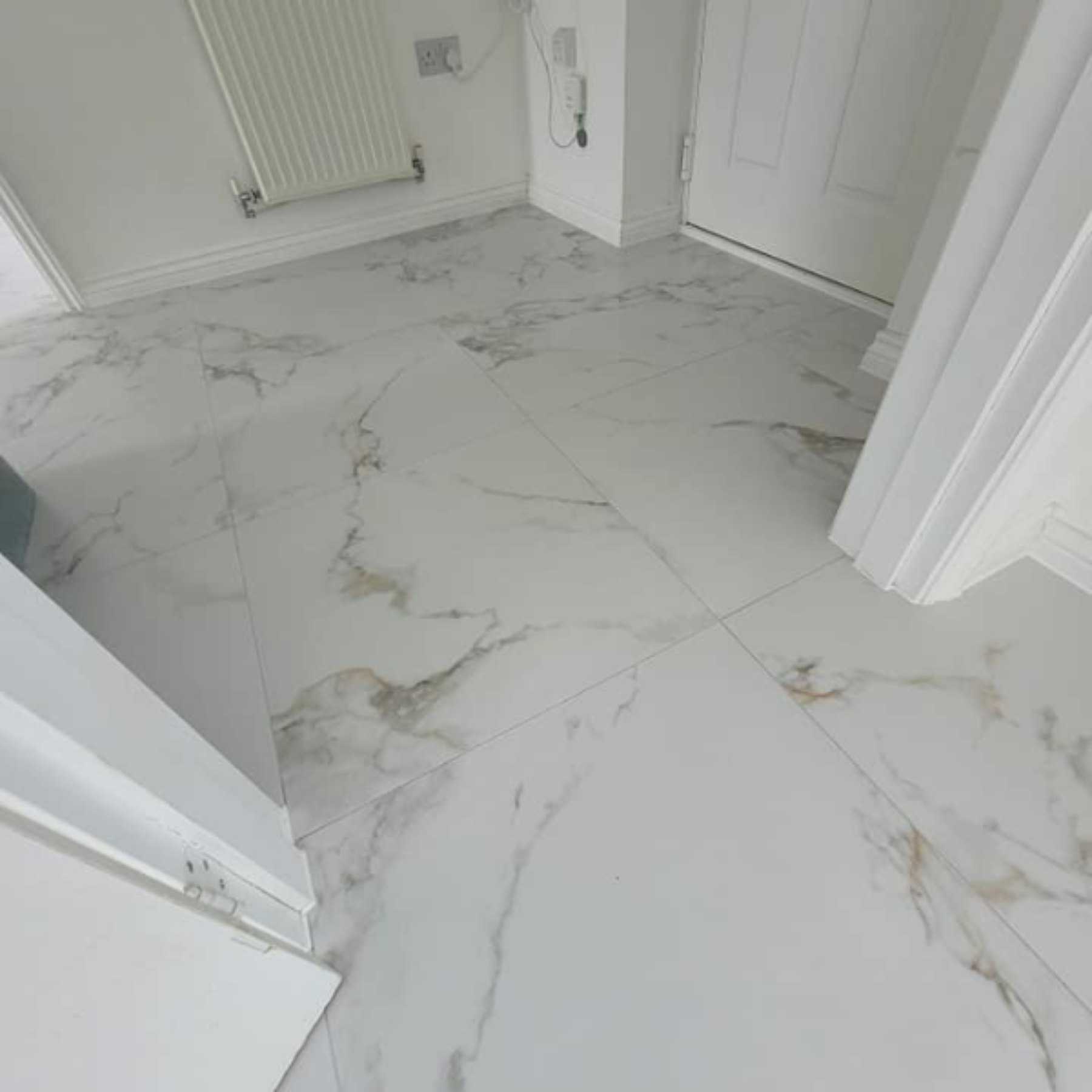 Varta White Porcelain Satin 59.5x59.5cm