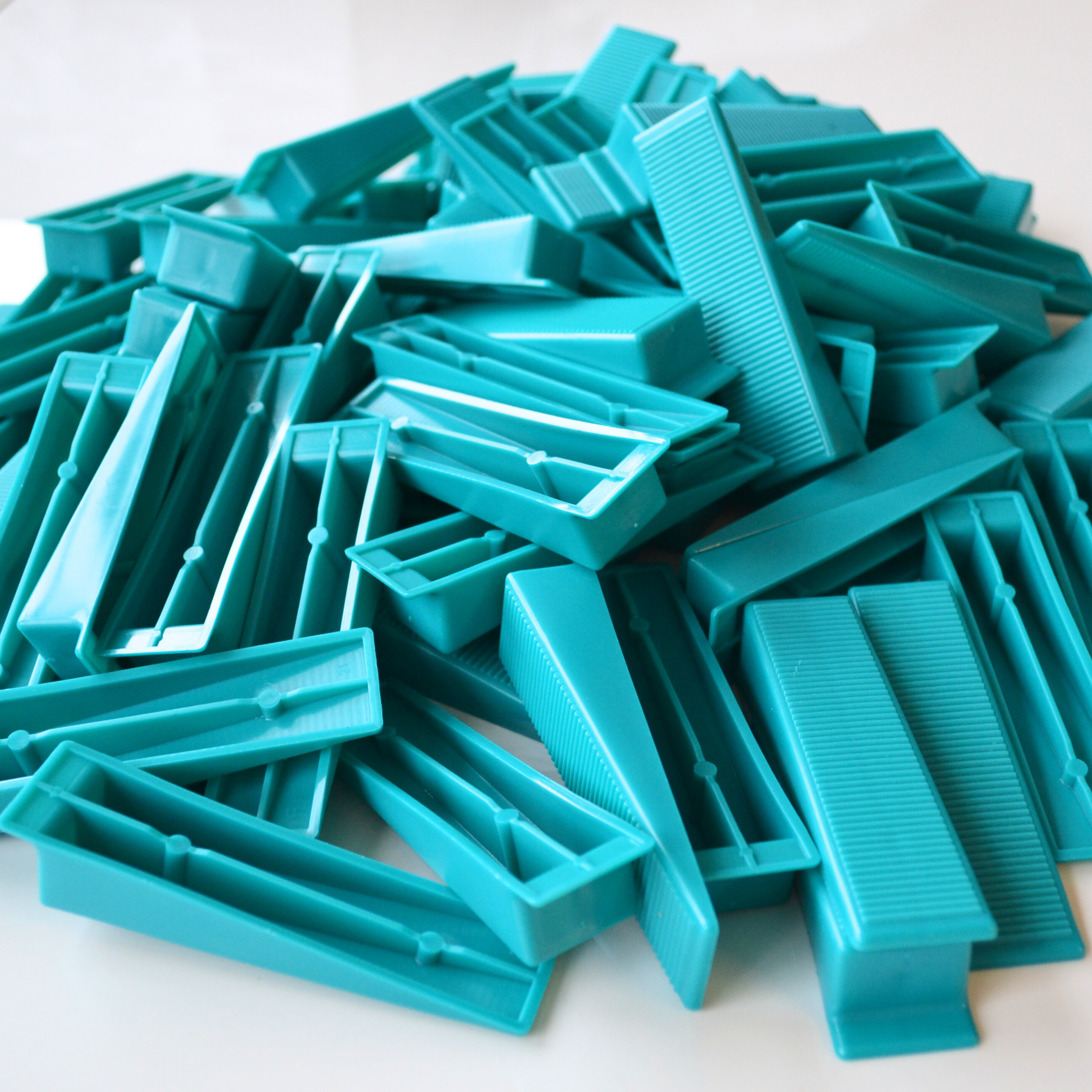 Tile Levelling Wedges – For Accurate Tile Alignment (100 Pack)