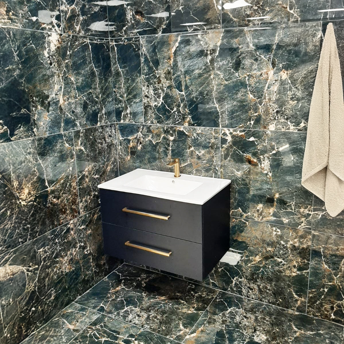 wall
turquoise
royal turquoise
Rectified
Porcelain
Polished
marble effect
light green
Kitchen
Indoors
Green
Floor
Dark Blue
Blue
Bathroom
60x120cm