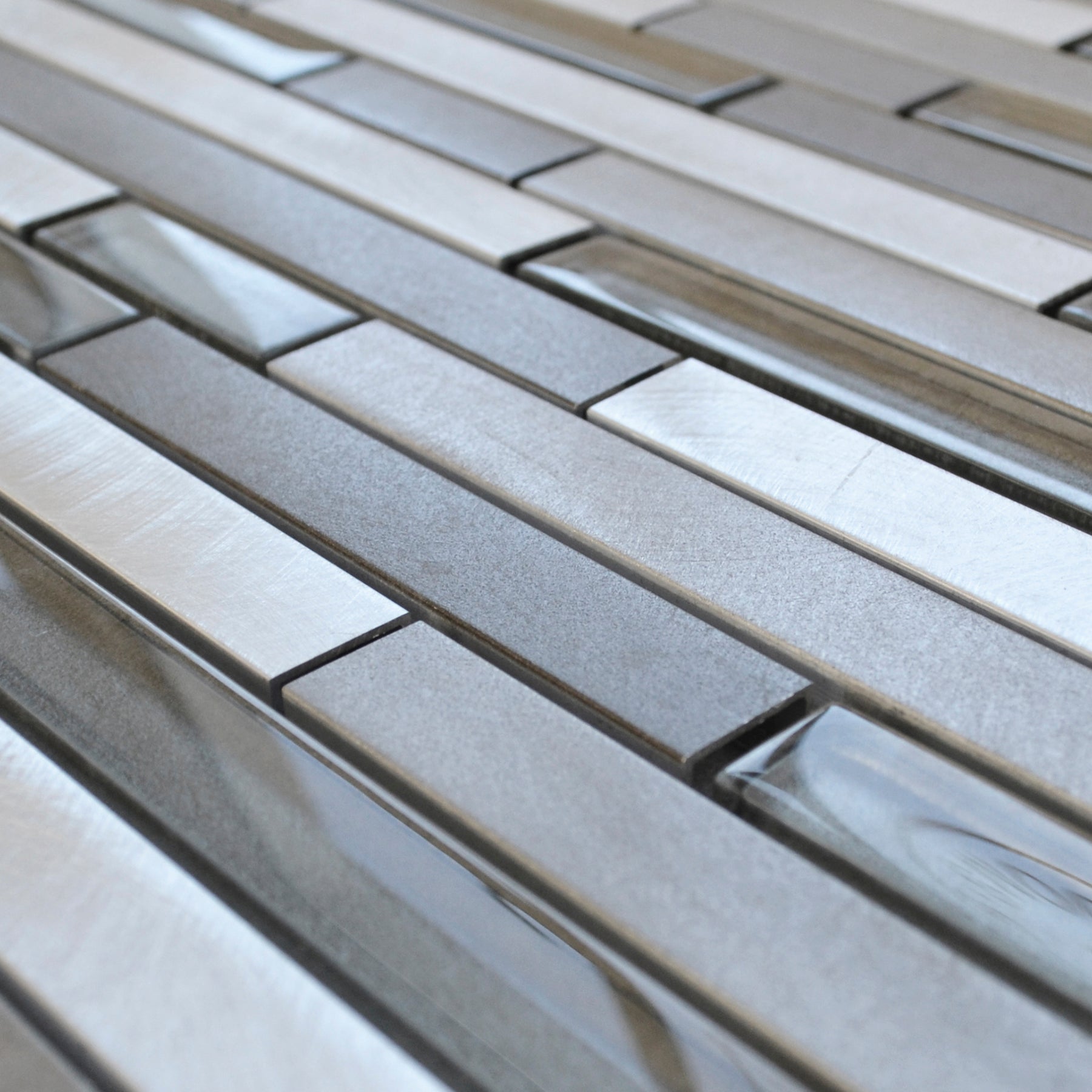 Brazil Platinum Strip Metal Glass 30x30cm