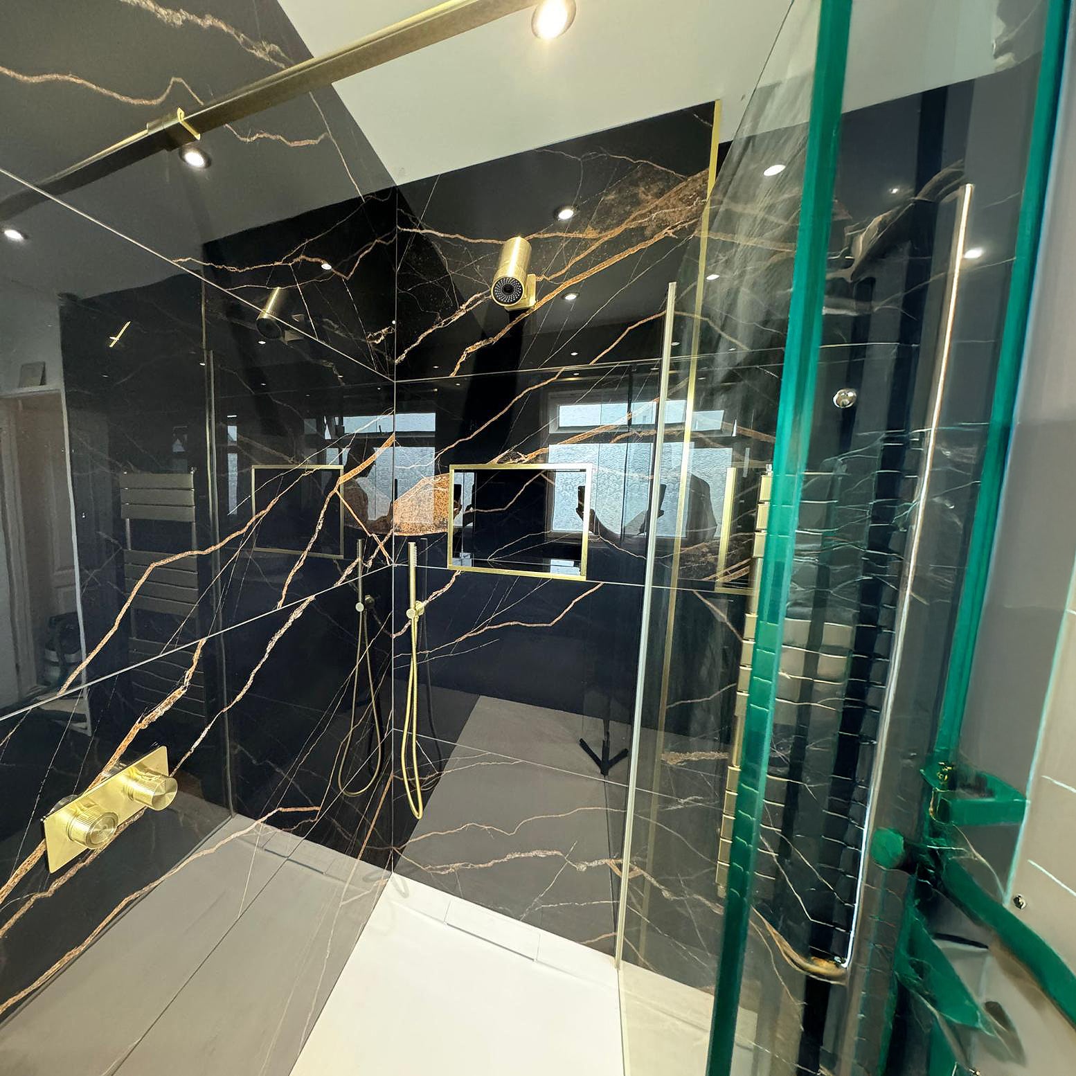 Bali Gold Marble Effect Polished Porcelain Tile 60x120cm