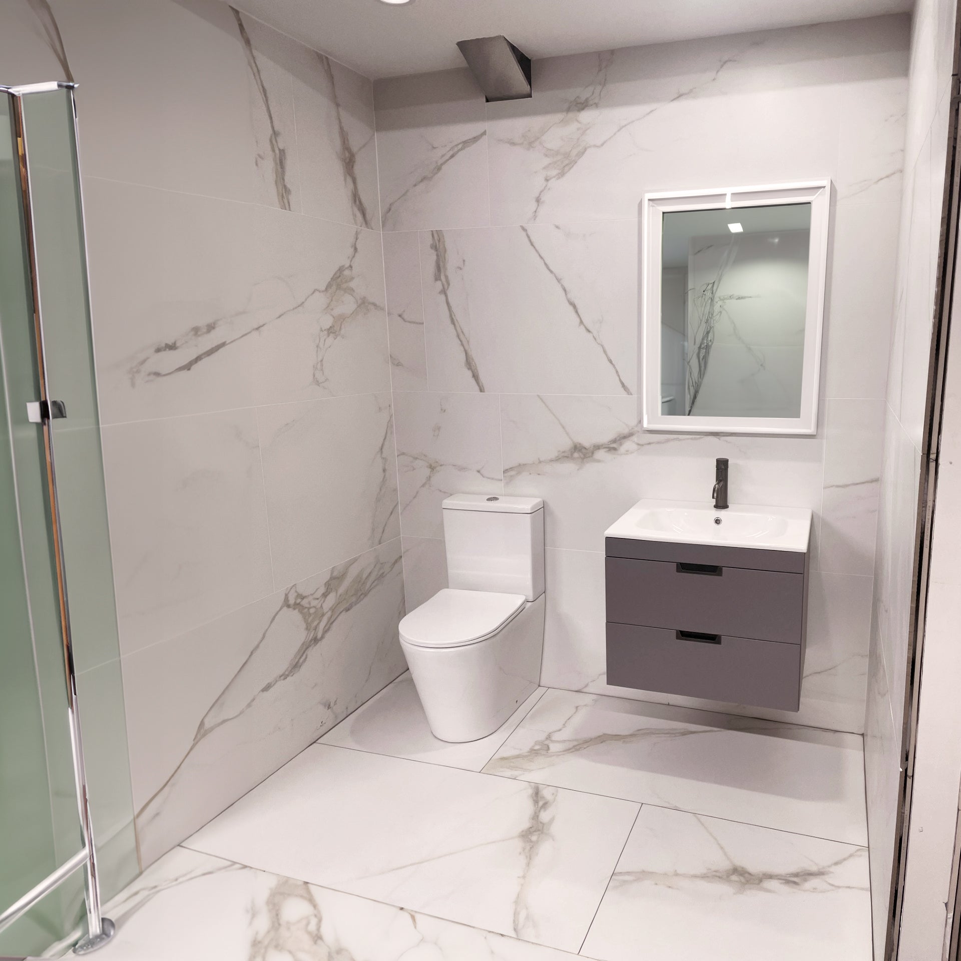Dragoni Gold Vein White Marble Effect Porcelain 60x120cm